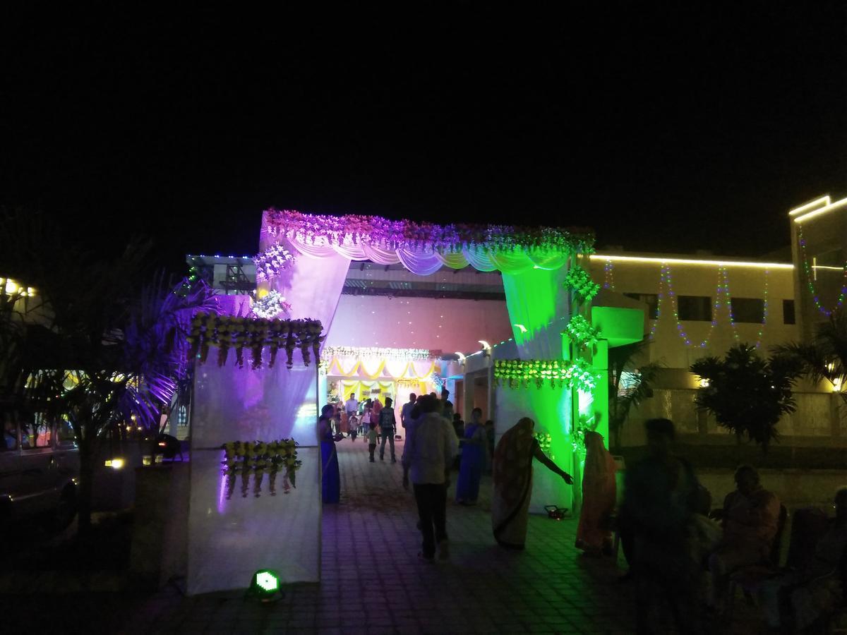 Silver Estate Resort Tikamgarh Exterior photo
